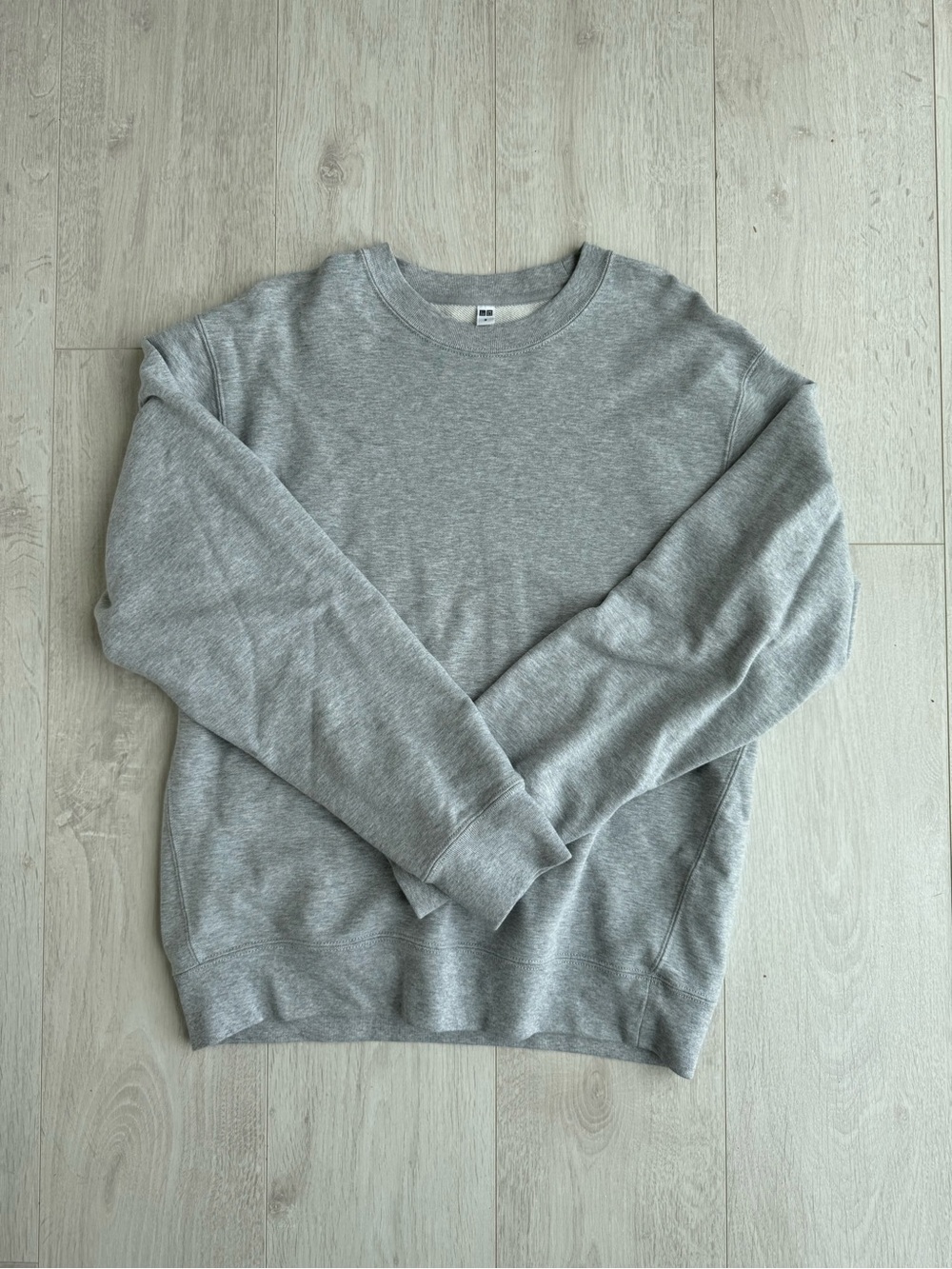 Uniqlo Men’s Heather Gray Crewneck Sweatshirt